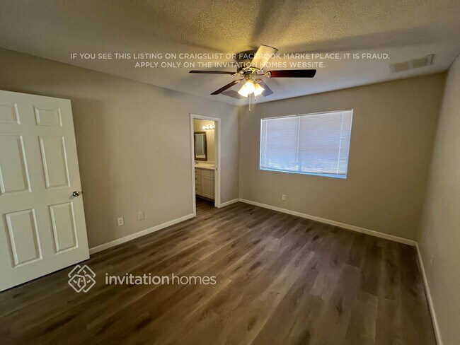 Building Photo - 1660 E Impala Ave