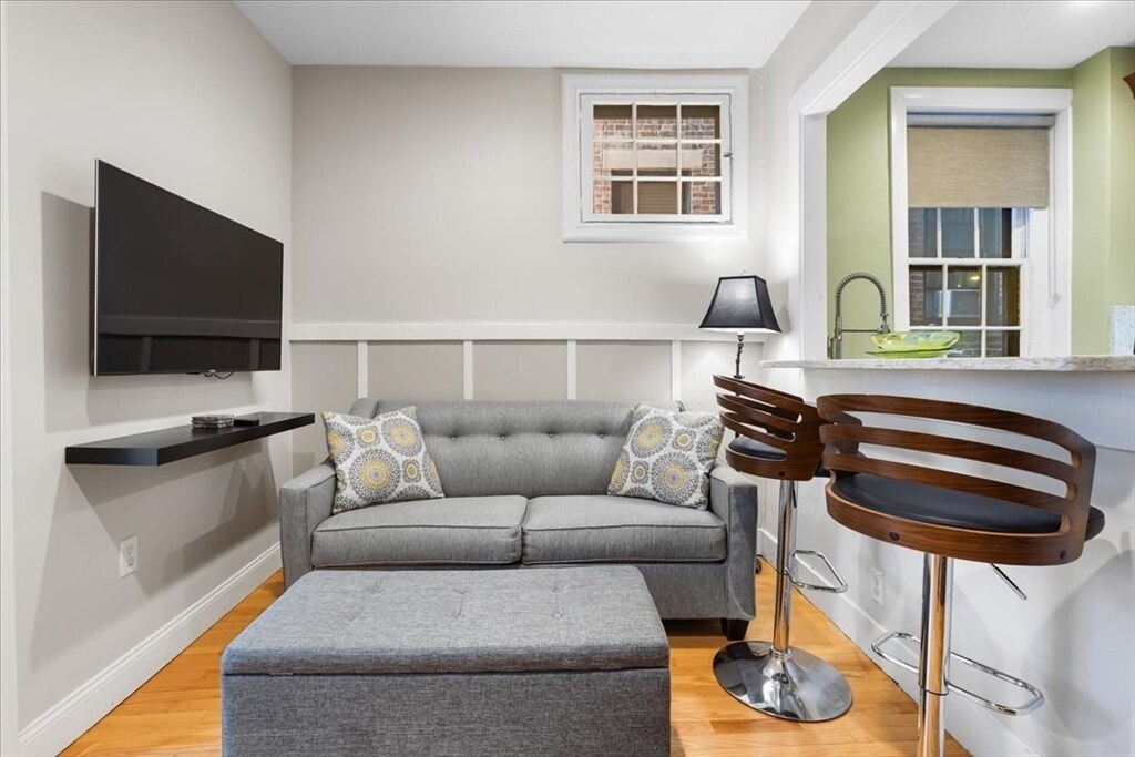 Building Photo - 80 West Cedar St