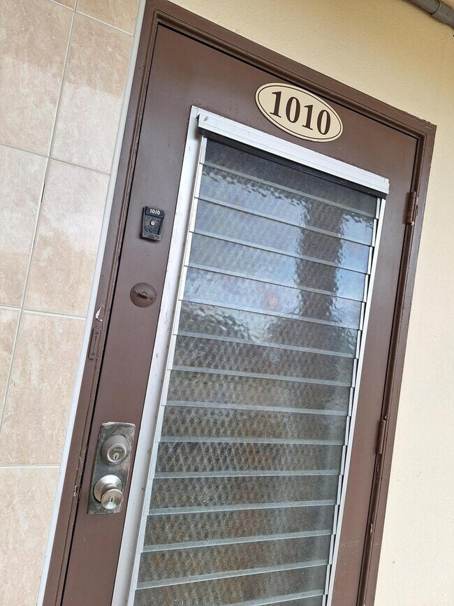 Building Photo - 1010 Wolverton E