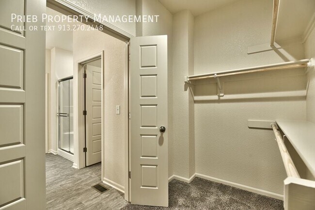 Building Photo - Reserve Townhome - Available June 9th