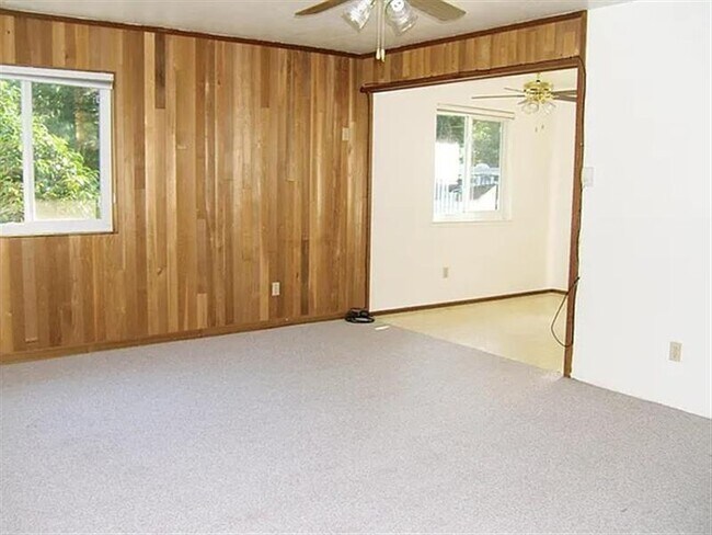 Building Photo - This Charming 3 bedroom 1 bath home