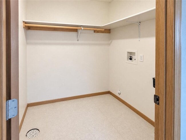 Building Photo - 1305 Bayberry Ave