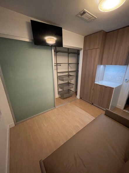 Building Photo - 11665 Mayfield Ave