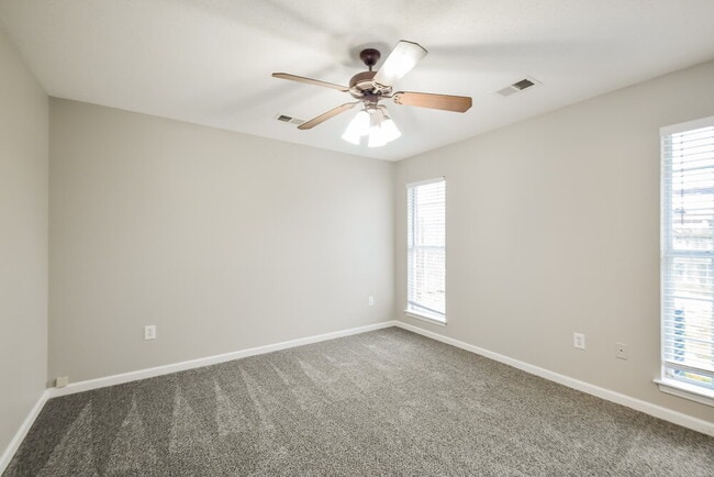 Building Photo - 649 Grant Dr