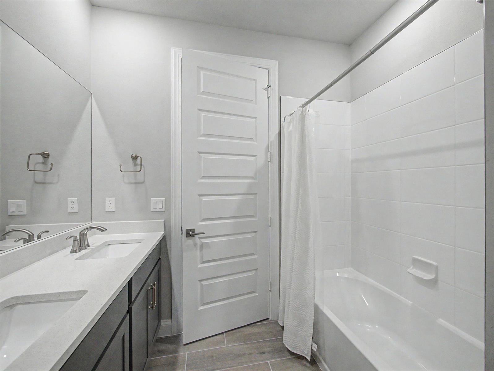 Building Photo - 9049 Dahlia Cir