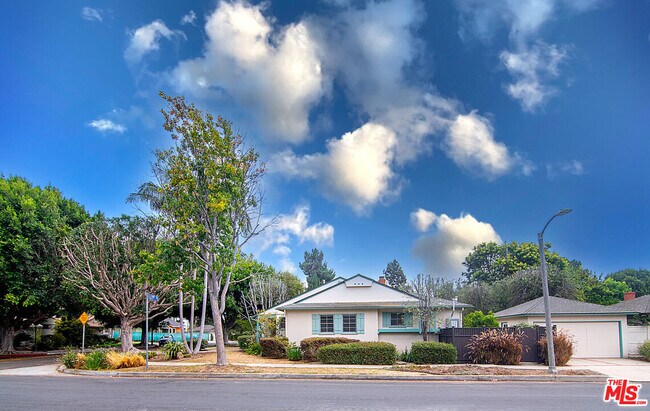 Building Photo - 3401 Corinth Ave