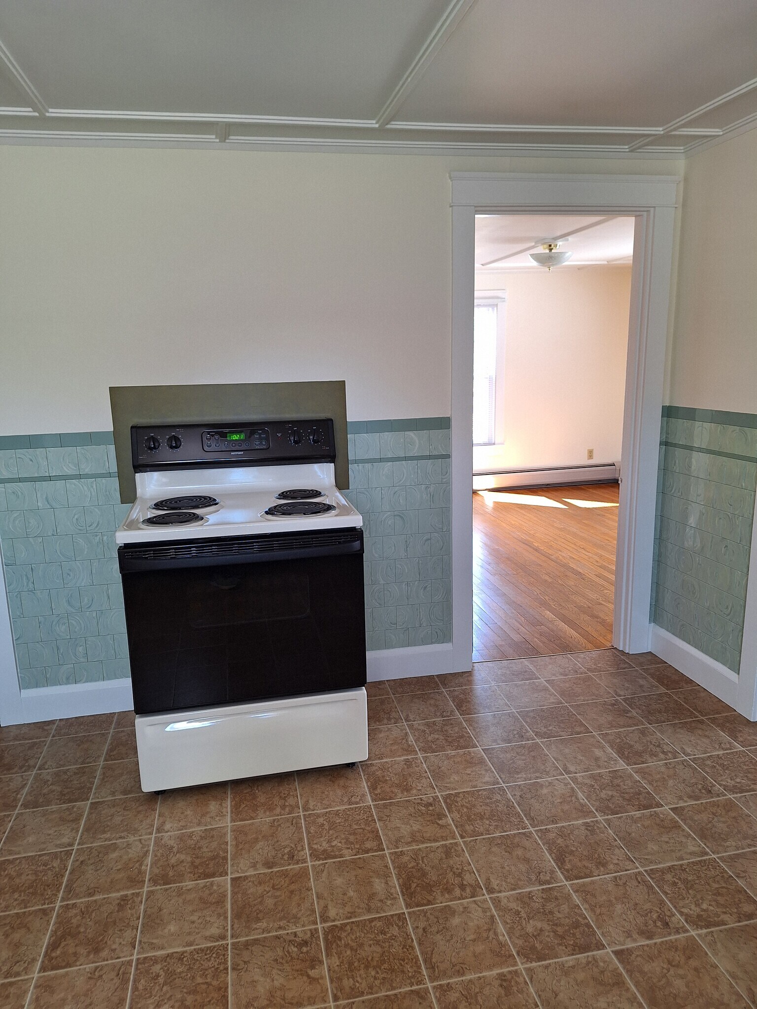 kitchen - 94 Western Ave
