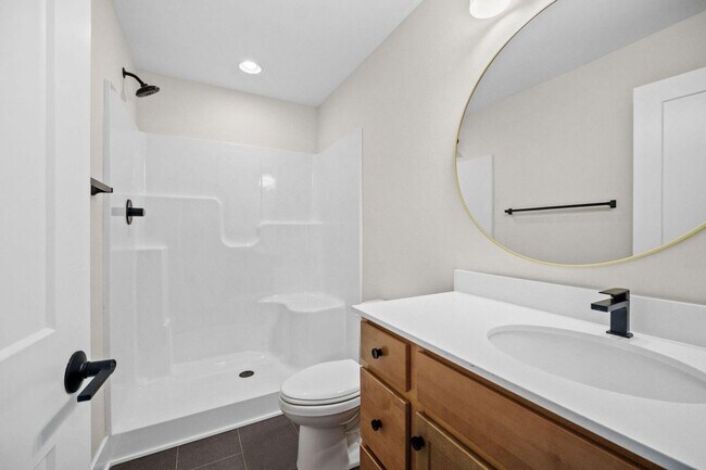 Building Photo - 4 Bedroom Townhome Available February 1st!