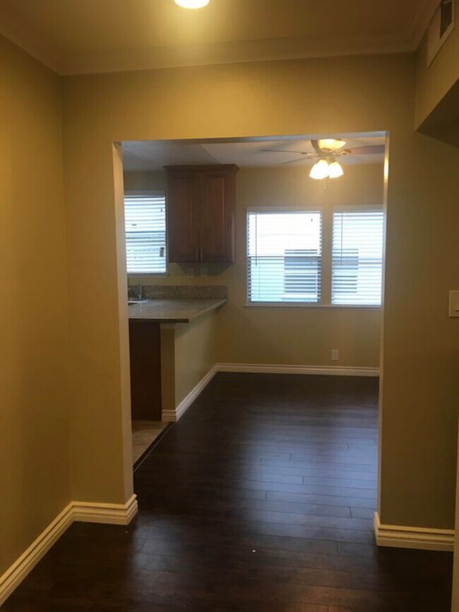 Building Photo - 3620 Kalsman Dr