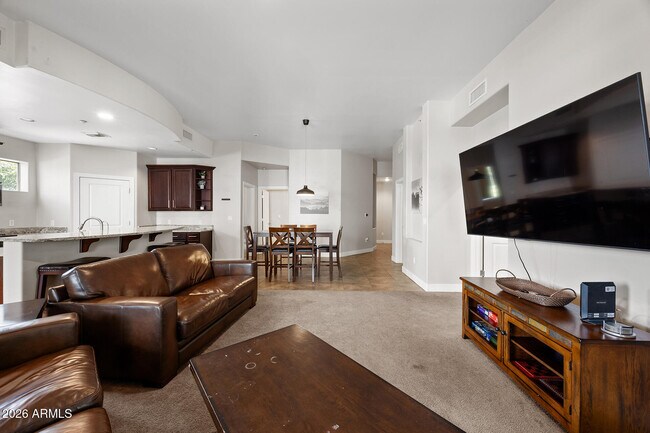 Building Photo - 945 E Playa Del Norte Dr