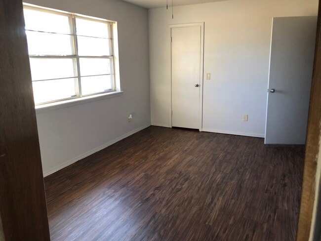 Building Photo - 2703 Del Casa Cir