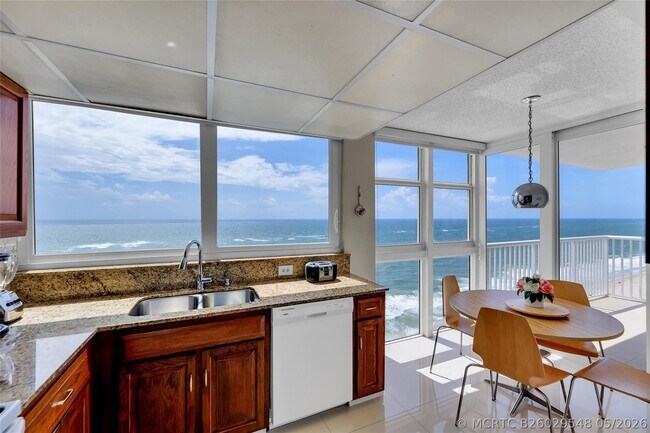 Building Photo - 1370 S Ocean Blvd