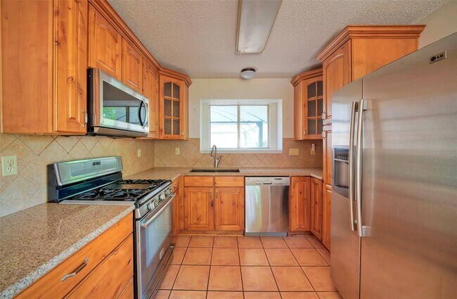 Building Photo - 14400 Levering St