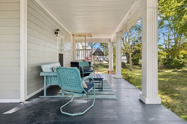 Building Photo - 920 Silverdene Pl