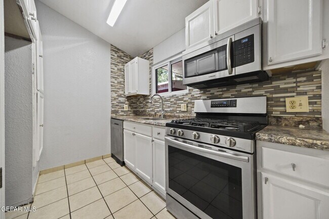 Building Photo - 11049 Marisma Ct