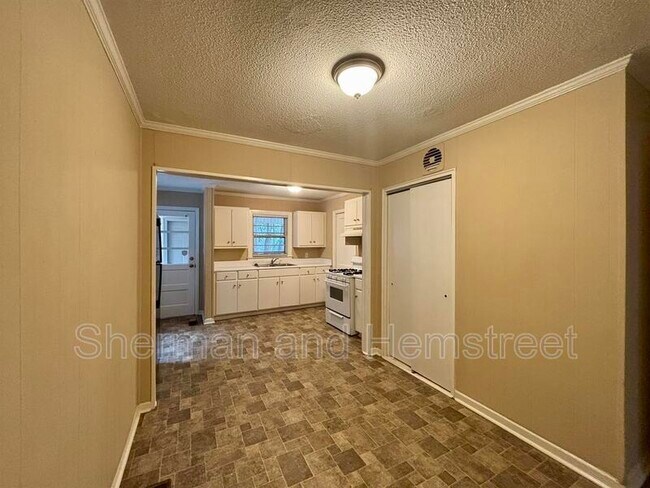 Building Photo - 3212 Sycamore Dr