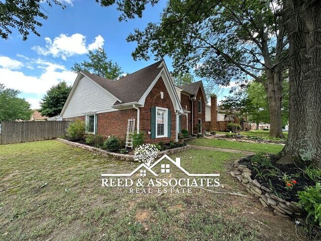 Building Photo - Collierville Townhouse Located on Corner Lot!