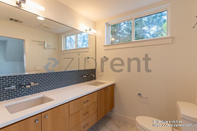 Building Photo - 3133 Govalle Ave