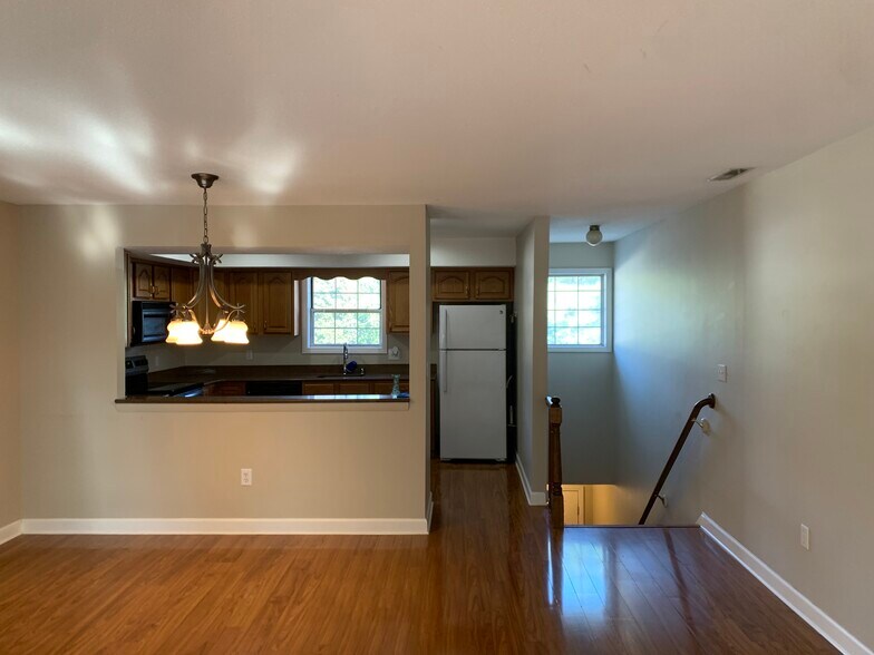 Building Photo - 1309 Sunfield Dr