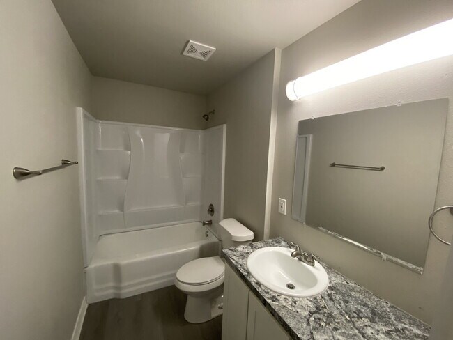 Building Photo - Wonderful 4 Bedroom 2 Bathroom in Bell Farms!