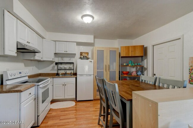 Building Photo - 421 N Peninsula Dr