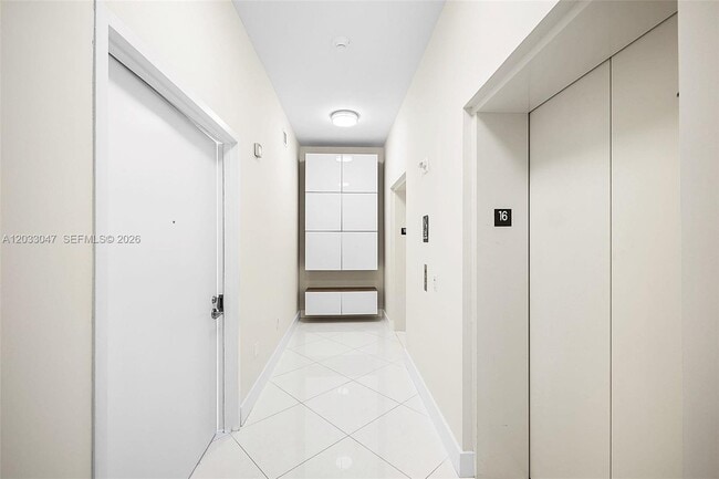 Building Photo - 2020 N Bayshore Dr