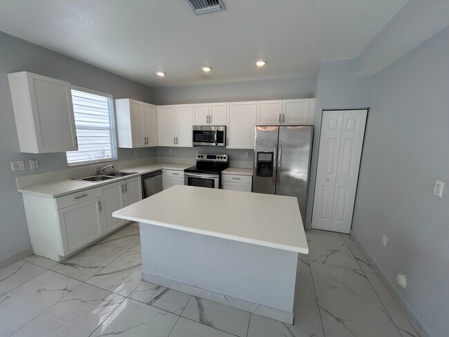 Building Photo - 4621 Belgian Ln