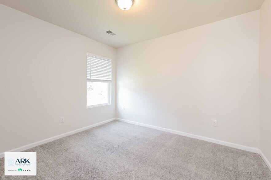 Building Photo - 173 Queens Cir