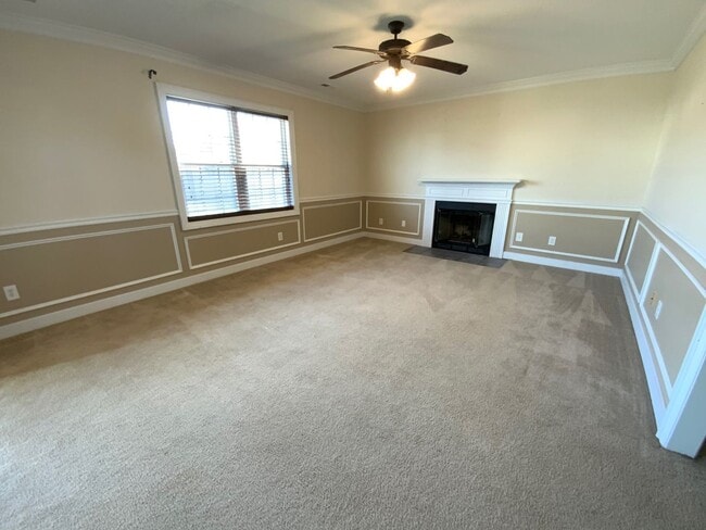 Building Photo - Welcome to Creeker Town South!