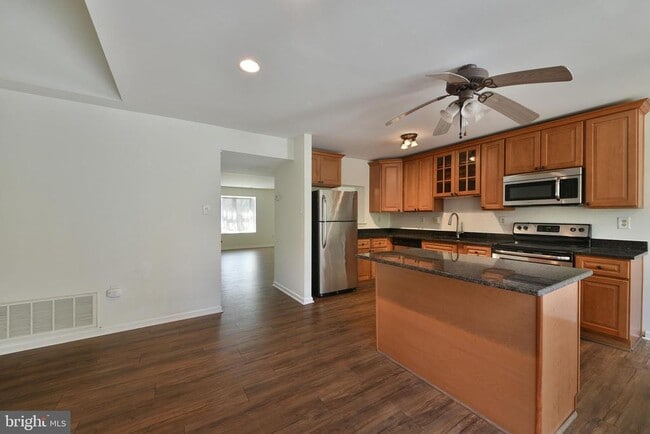 Building Photo - 2205 Ash Grove Rd