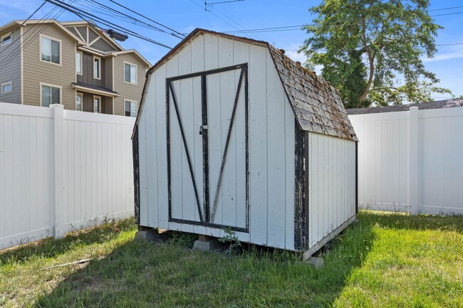 Building Photo - Gonzaga 4 bedroom Craftsman .5mile from Go...