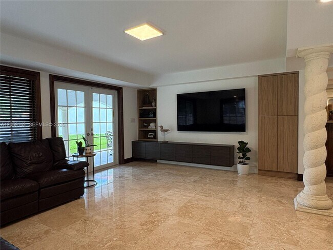 Building Photo - 6610 SW 104th Ct
