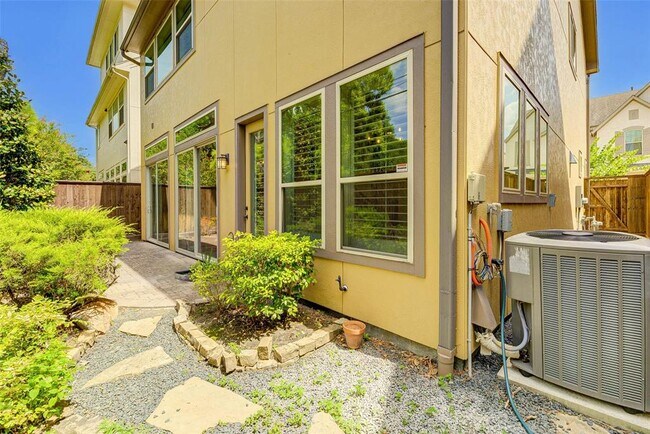 Building Photo - 5710 Brancott Way