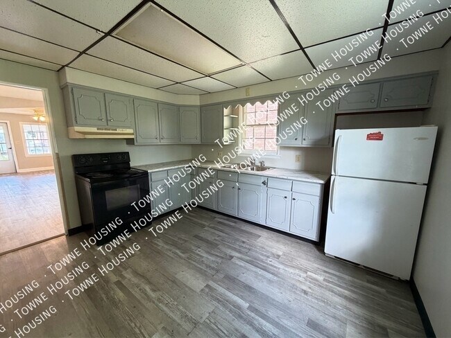 Building Photo - 1192 Haeberle Ave