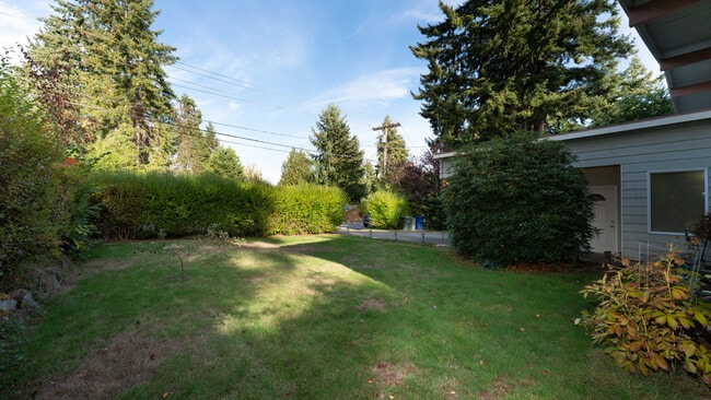 Building Photo - 15323 SE 42nd St