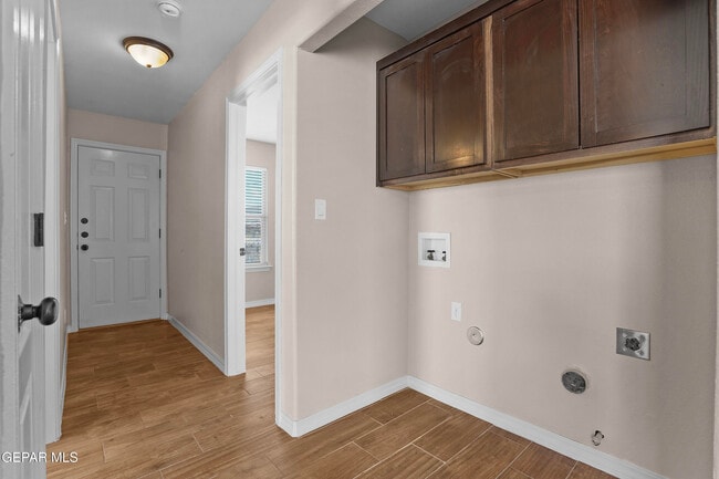 Building Photo - 8804 Eclipse St