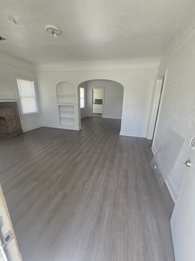 Building Photo - 2200 N Kelham Ave