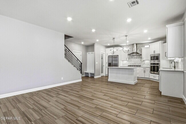 Building Photo - 13082 Oakhampton Ave
