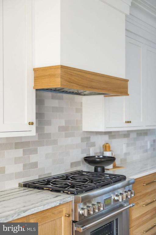 Building Photo - 2460 Ontario Rd NW