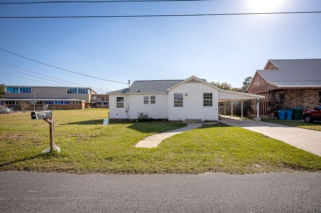 Building Photo - ADORABLE HOME FOR RENT