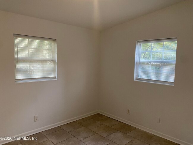 Building Photo - 815 La Marche Dr