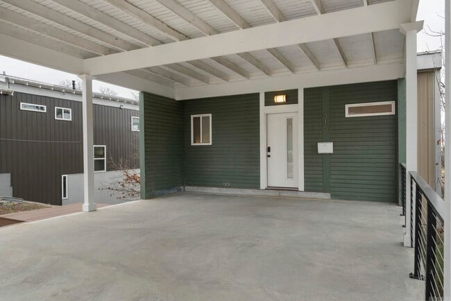Building Photo - 315 N Summit St