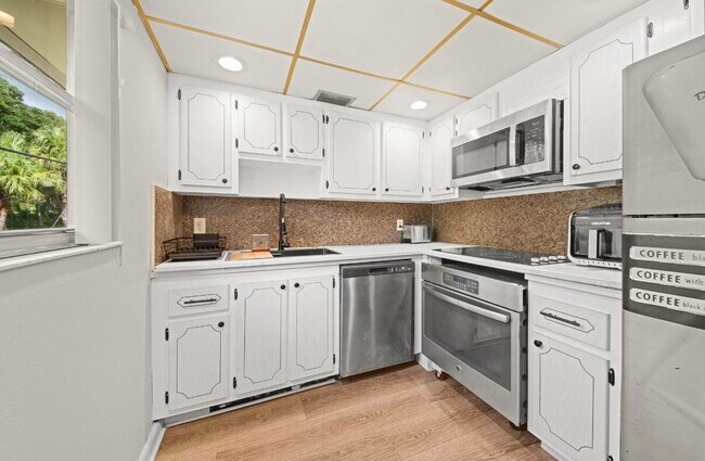 Building Photo - 336 Brittany Ave