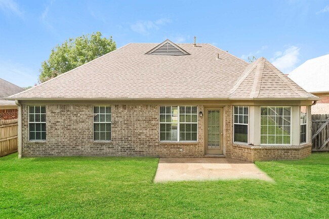 Building Photo - 1602 Far Dr
