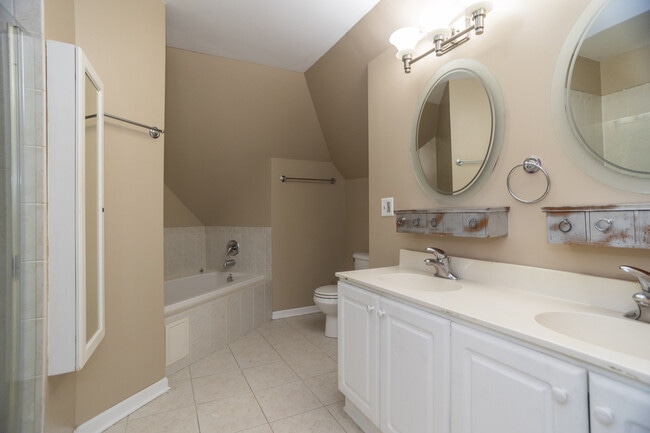 Building Photo - 4545 S Drexel Blvd
