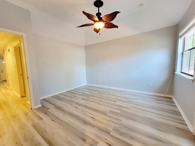 Building Photo - 1103 Dulles Ave