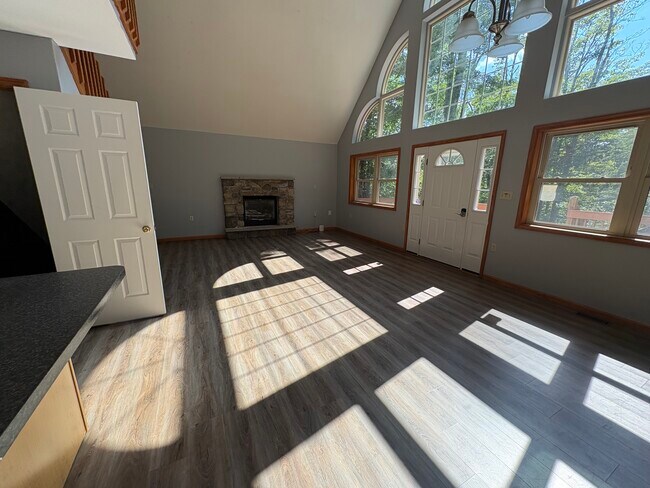 Building Photo - 104 Flo Ct