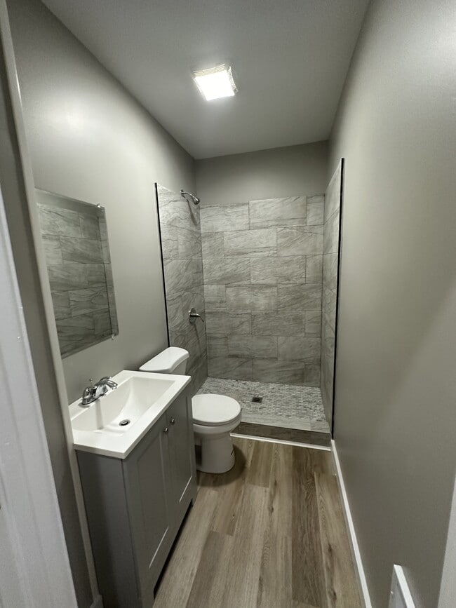 Building Photo - 2212 Midland Ave