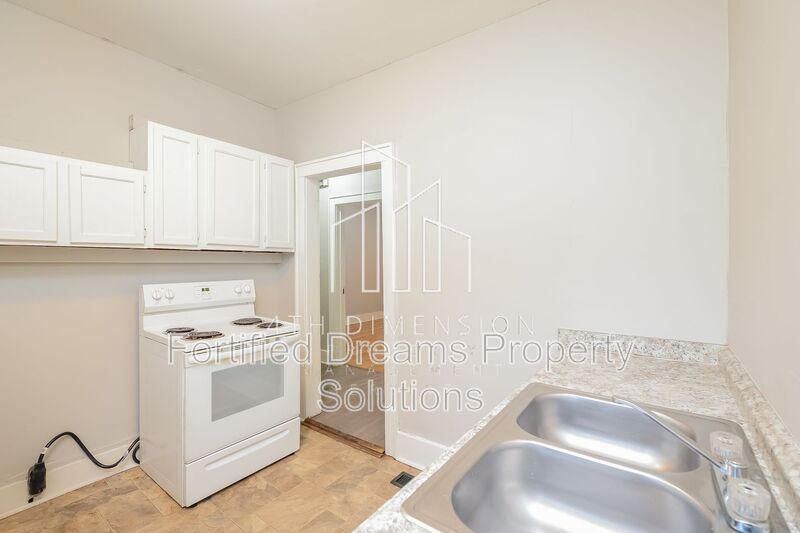 Building Photo - 918 Camel Ave