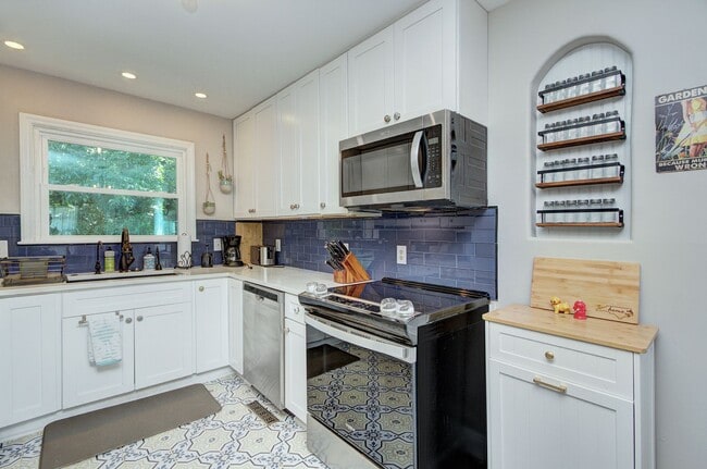 Building Photo - Discover this beautifully updated full brick single-family home in the heart of the historic Wesl...